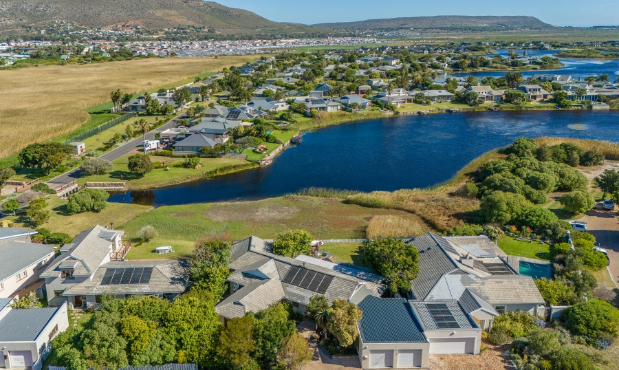 4 Bedroom Property for Sale in Lake Michelle Western Cape